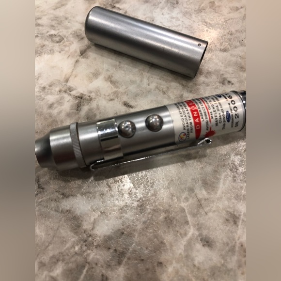 Vintage military pen with laser light, flashlight, a magnet base and working pen - Picture 5 of 7